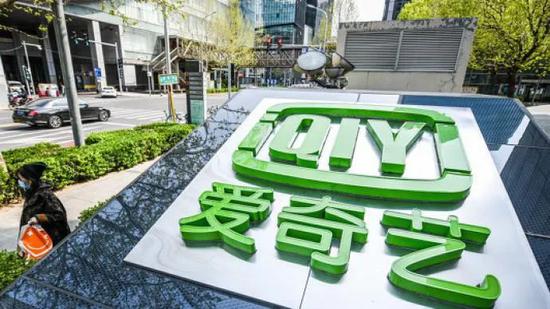 爱奇艺、蒙牛双双道歉!倒牛奶事件再次上演