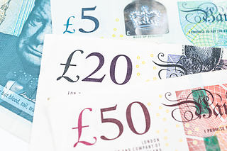 英镑兑美元依然承压于1.42下方，关注英国零售销售/PMI
